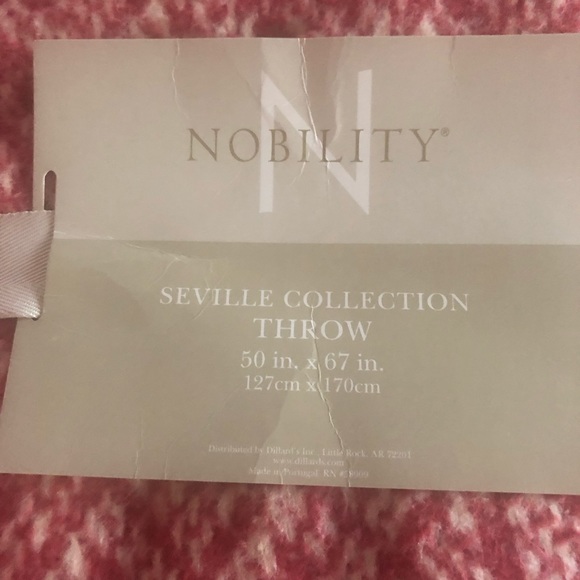 Nobility (for Dillard’s) Cotton/Polyester Throw - Picture 4 of 4